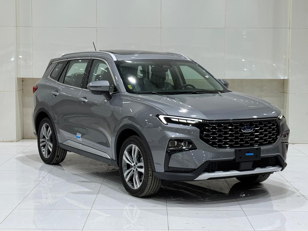 فورد تيريتوري تيتانيوم بلس 2025